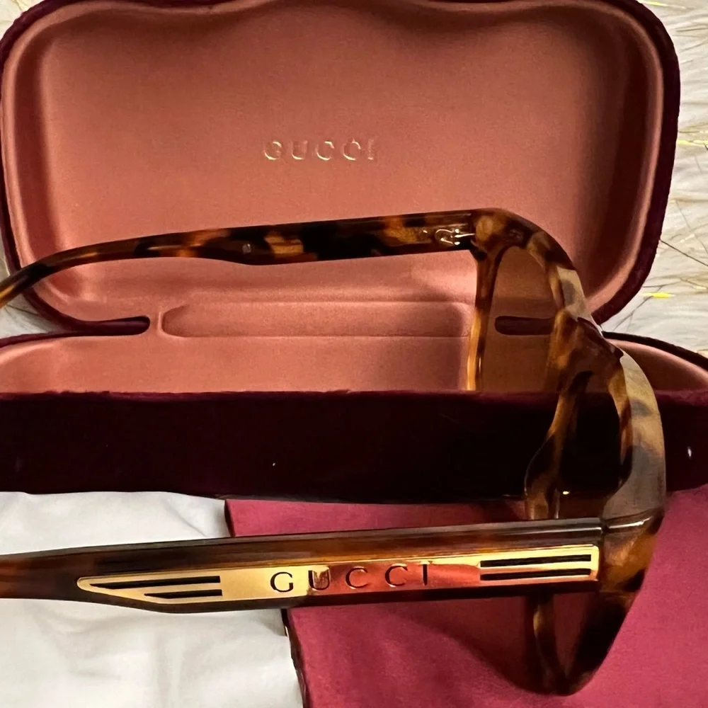 AUTHENTIC GUCCI SUNGLASSES - Picture 8 of 8